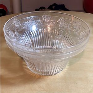 Set of 2 plastic punch/ salad bowls